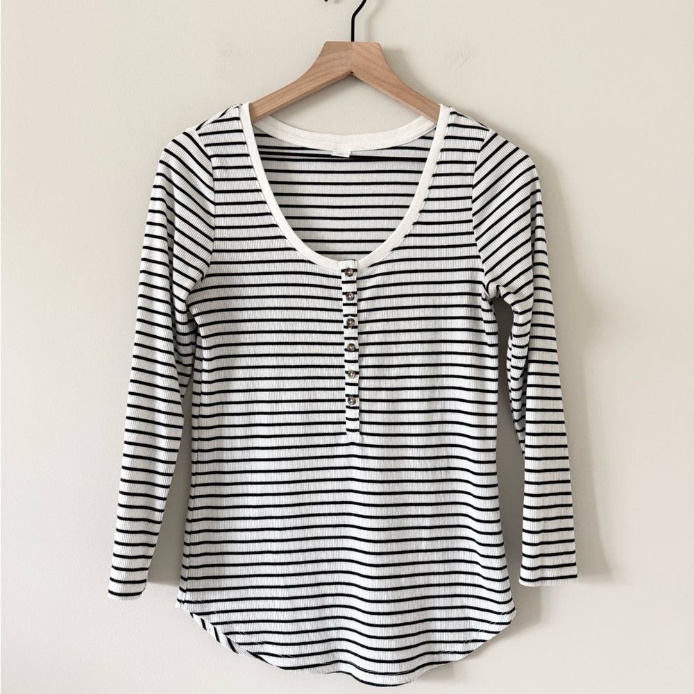 Old Navy Long Sleeve Henley Top Black and White Striped Size M